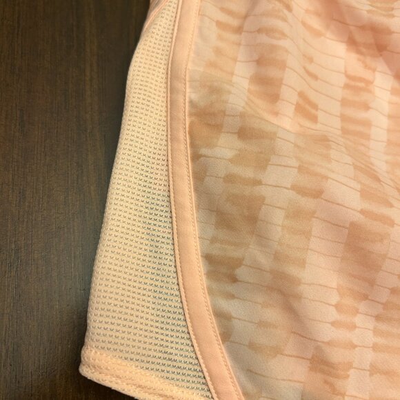 NWT Under Armour Women's Mileage Heatgear Printed Running Shorts Peach Size MD/M - Picture 5 of 14